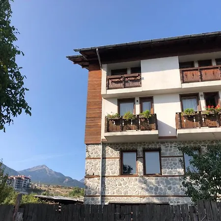 Dolomiti & فيلة بانسكو